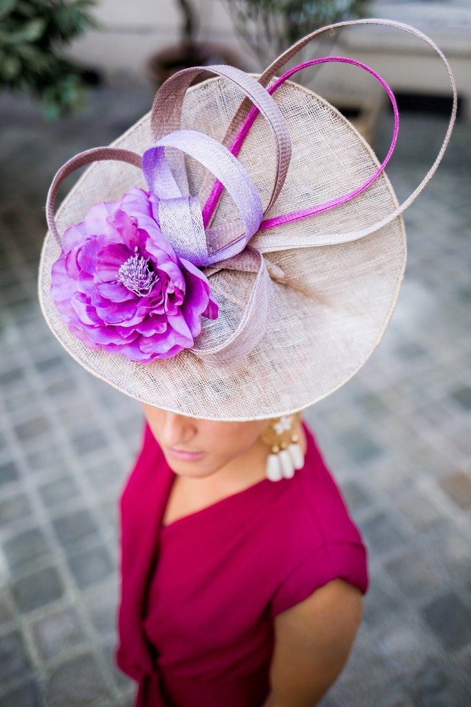 un-brin-coquette-chapeau-mariage-creation-sisal-taupe-violet-fleur-soie